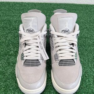 Air Jordan 4 Retro “Frozen Moments” Women’s 11, Men’s 9.5. Worn once